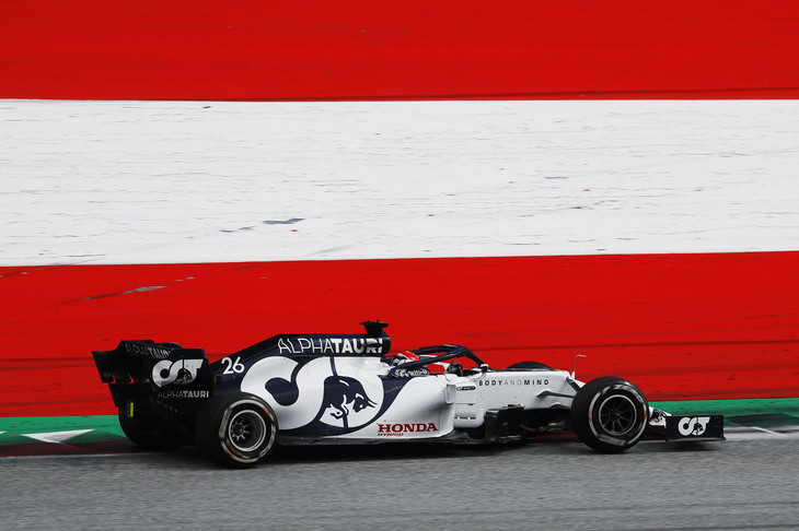 大雨の予選でアルファタウリのピエール・ガスリーが善戦。Q3進出を果たし8番手タイム、ランド・ノリスの降格ペナルティーで7番グリッドと好位置を獲得するも、レースでは2度のピットストップが災いし15位完走、入賞ならず。ダニール・クビアト（写真）は雨を味方につけられず予選14位、ルクレールの降格ペナルティーで13番グリッドからスタート。ミディアムからハードタイヤにつなげ、10位入賞を果たすことができた。（Photo=Getty Images / Red Bull Content Pool）