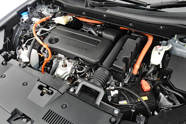 パワーユニットは基本的に「アコード」と同じで、2リッターガソリンエンジンに2基のモーター／ジェネレーターを組み合わせたハイブリッドシステムを搭載する。ただし、緩加速時や登坂走行時にもエンジン走行ができるよう、エンジン走行モードに“High”と“Low”の2つのギアが採用された。