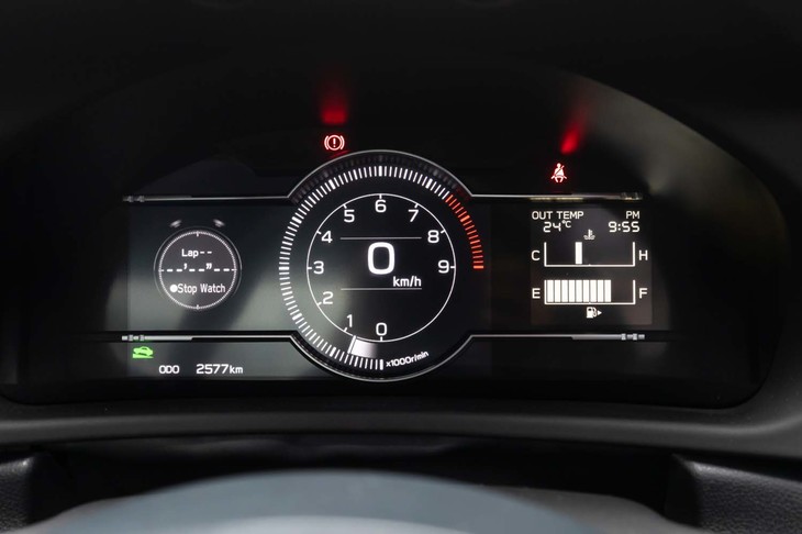 メーターパネルは全車7インチの液晶タイプ。写真は「トヨタGR 86」のもので、オープニングのアニメーションは「スバルBRZ」のものと異なる。