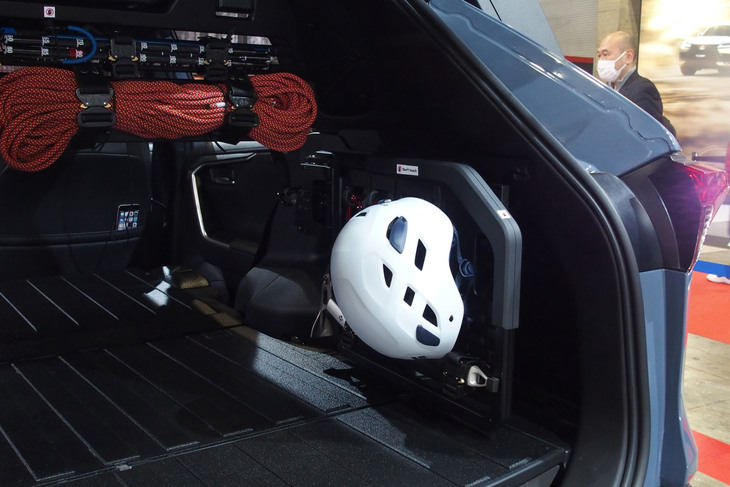 RAV4“5D ADVENTURE 2022”（ラゲッジルーム）