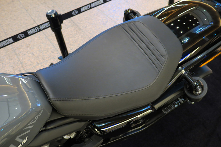ハーレーダビッドソン・ナイトスター（シート）