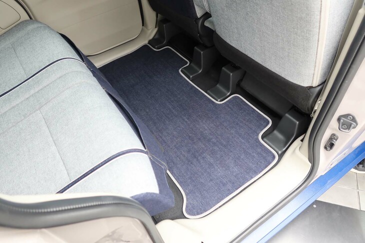 日産ルークスBEAMSカスタマイズド コンセプト（フロアマット）