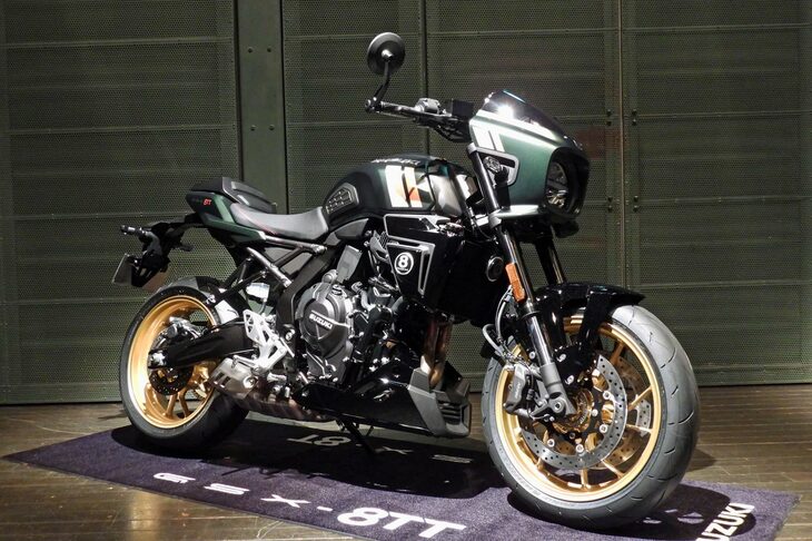 スズキGSX-8TT（用品装着車）