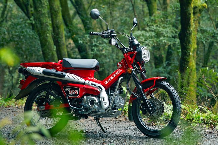 2020年3月20日に正式発表された「ホンダCT125ハンターカブ」。発売は同年6月26日とまだ先だが、受注はすでに8000台の年間販売計画台数を超えているというから恐れ入る。