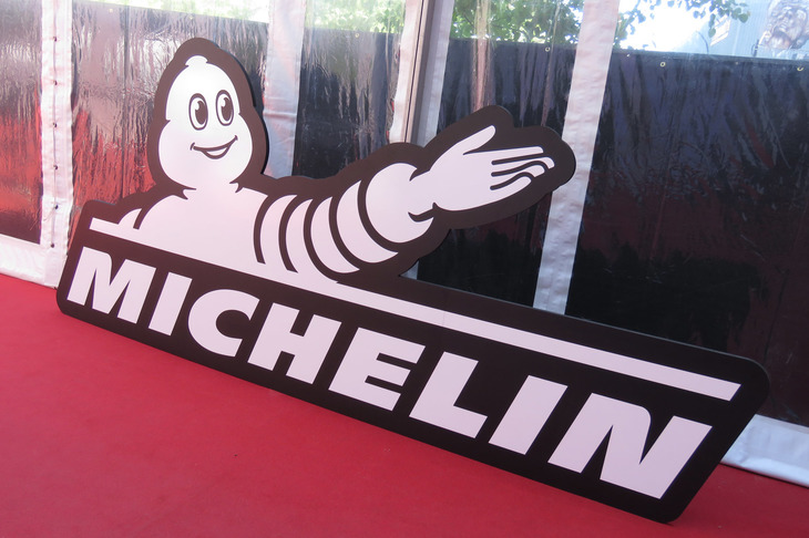 今回、ミシュランのマスコットキャラクターであるビバンダムは、ご覧のような“絵