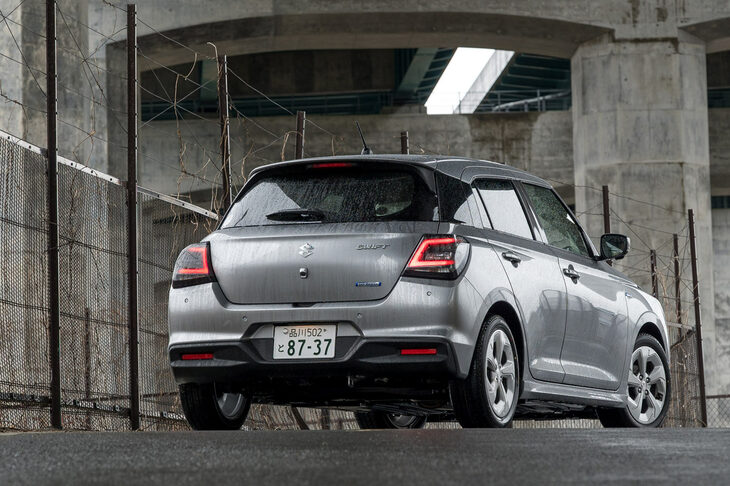 2023年12月に発表・発売された新型「スズキ・スイフト」。グレードは「XG」「ハイブリッドMX」「ハイブリッドMZ」の3種類で、中間グレードのハイブリッドMXには、MT仕様も用意される。