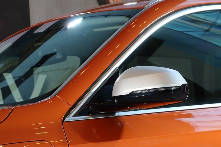 BMW iX1 xDrive30 xライン（サイドミラー）