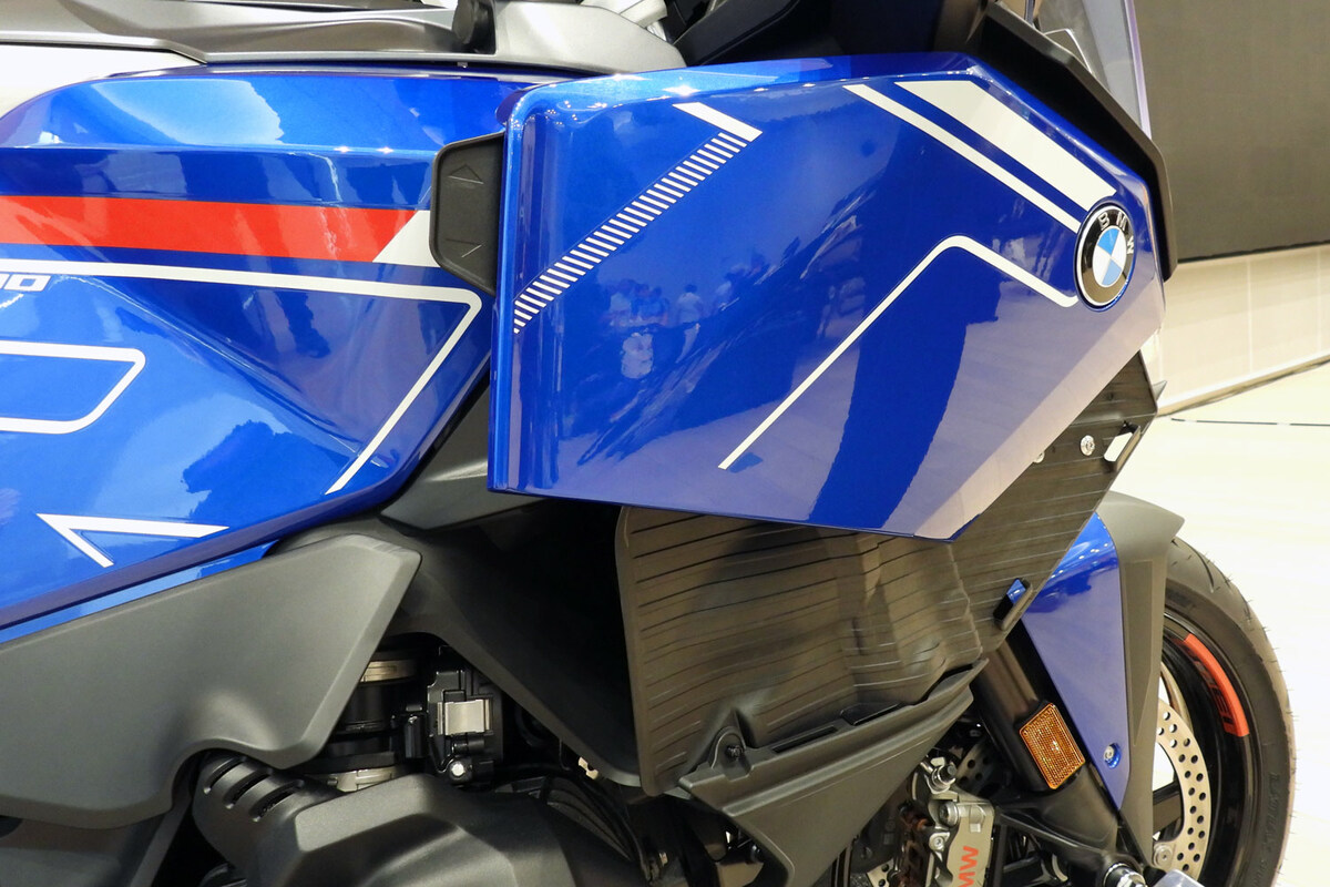 BMWからボクサーツインの新型スポーツツアラー「R1300RT」が登場 