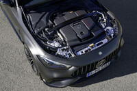 Ｍ256Ｍと呼ばれる3リッター直6ターボエンジンには48Vマイルドハイブリッドシステムが組み込まれている。エンジン単体で最高出力449PS/5800rpm、最大トルク600N・m/2200rpmを発生し、これにモーターの同23PS、同205N・mが加わる。