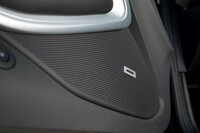 音響機器には「Boseプレミアム9スピーカーオーディオシステム」を装備。クリアで高音質なサウンドを提供するだけでなく、「アクディブノイズキャンセリング」機能が不快な騒音を低減してくれる。