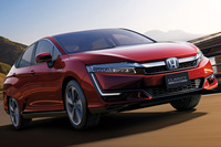 リースなどではなく、ホンダが初めて普通に販売するプラグインハイブリッド車の「クラリティPHEV」。北米では一足お先に、2017年12月に発売されている。