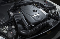 パワーユニットは最高出力184psと最大トルク300Nmを生み出す2リッター直4直噴ターボエンジン。車重1850kgのボディーに対して、過不足のない性能を発揮する。