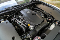 パワーユニットは2.5リッターハイブリッドと3.5リッターハイブリッド、2リッターターボエンジン（写真）の3種類が設定される。