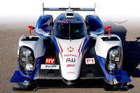 トヨタ、新マシン「TS040 ハイブリッド」を披露