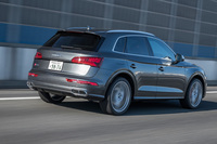 「SQ5」には「Sモデル」用にチューンされたダンピングコントロール機能付きのスポーツサスペンションが標準で備わる。