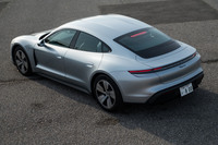 ポルシェ初のEVとして2019年秋にデビューした「タイカン」。今回の試乗車は、2021年1月に日本に導入されたエントリーモデルで、駆動方式は他のグレードとは異なりRWDとなる。