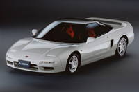 1992年に登場した“元祖タイプR”こと「NSXタイプR」。当時のプレスリリースを見ると、デビュー当初は車名がNSXタイプR、2002年の再登場時は「NSX-R」となっている。