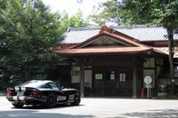 なぜこの場所のお世話になったかというと、「連載のためにどっかでバイパーの写真撮らなきゃ」と思って武蔵野を出たものの、中央道のあまりの混雑に、インター2つでギブアップしたからである。連休に外出とか、するもんじゃねえな……。