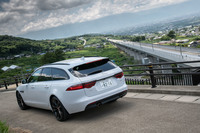 「スポーツブレイク」には、ルーフレールやパワーテールゲートといった“荷車”としての使い勝手を高める装備が標準で備わる。