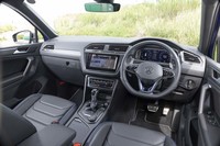 ダッシュボードの構造は標準モデルとほとんど変わらない。「ティグアン」全体としてはセンタースクリーン下部にあるエアコンの操作パネルがタッチスイッチ化されたところが新しい。