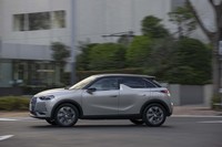 「DS 3クロスバックE-TENSE」が0-100km/hに要する時間は8.7秒。最高速は150km/hと公表される。