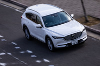 今回の改良ではモデルラインナップも整理され、ガソリン／ディーゼルを問わずすべてのエンジン搭載モデルでFFと4WDの駆動方式が選べるようになった。