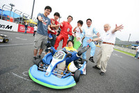 なぜかハイテンションなクラブレーシング97号車の仲間たち。