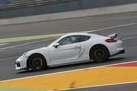 試乗車はセラミックコンポジット・ブレーキ装着車。ハードなサーキット走行でも音を上げないタフネスぶりに、あらためて感心させられた。