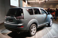 国内は月2000台の販売計画。一方、輸出は米国5万台、欧州2万5000台、その他2万台を計画（いずれも年間）する。また、PSAグループに3万台を供給する予定だという。