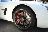 タイヤサイズは標準型と同じ。テスト車のホイールはオプションのマットブラックペイントタイプ。