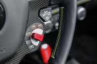 ステアリングホイールの右下に備わる走行モード切り替えスイッチ「マネッティーノ」。