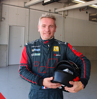 ルノーのレーシングカーやスポーツモデルの開発を担うルノースポールのテストドライバー、ロラン・ウルゴン。「メガーヌ ルノースポール トロフィーR」を駆り、ニュルブルクリンクのクラスレコードを樹立した。