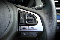 ステアリングホイールに装備される「全車速追従機能付クルーズコントロール」の操作スイッチ。前走車との車間距離は3段階で調整できる。