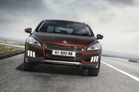 ハイブリッドワゴン「プジョー508RXH」登場の画像