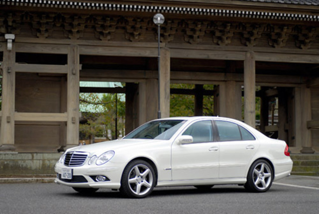 【スペック】
全長×全幅×全高＝4880×1820×1465mm／ホイールベース＝2855mm／車重＝1820kg／駆動方式＝FR／5.5リッターV8DOHC32バルブ（387ps/6000rpm、54.0kgm/2800〜4800rpm））／価格＝1035万3000円（テスト車＝同じ）