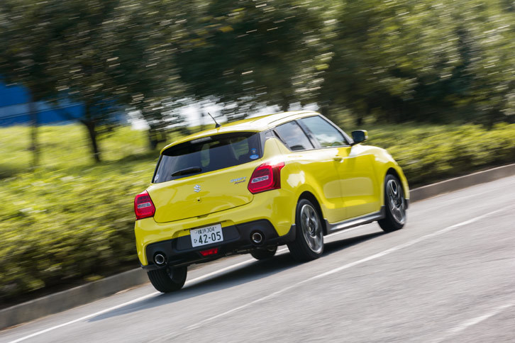 動力性能に加え、燃費性能もMT仕様で16.4km/リッター、AT仕様で16.2km/リッターと、従来モデルから向上している（いずれもJC08モード）。