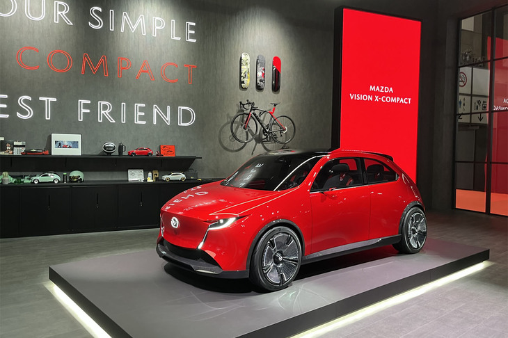 全長×全幅×全高＝3825×1795×1470mmのキュートなコンセプトカー「マツダ・ビジョンXコンパクト」。