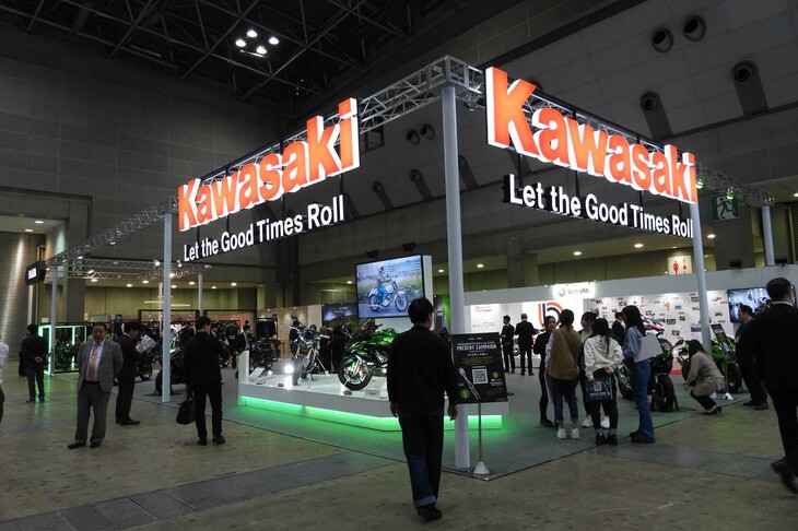 カワサキの展示ブースの様子。