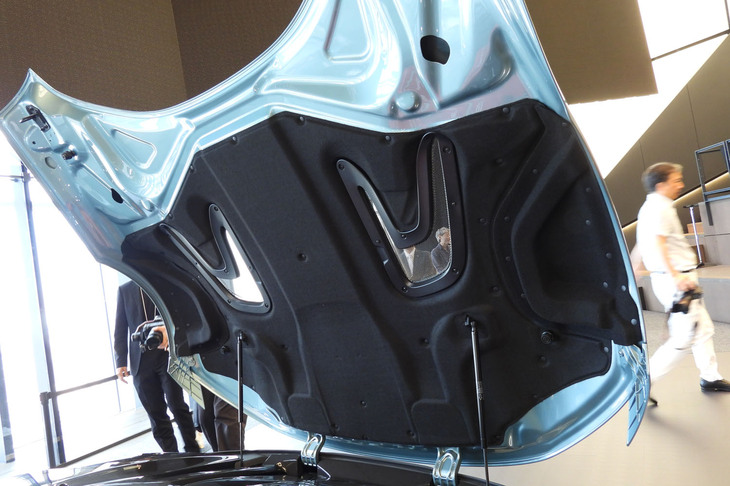 フェラーリ12チリンドリ（フロントボンネット）