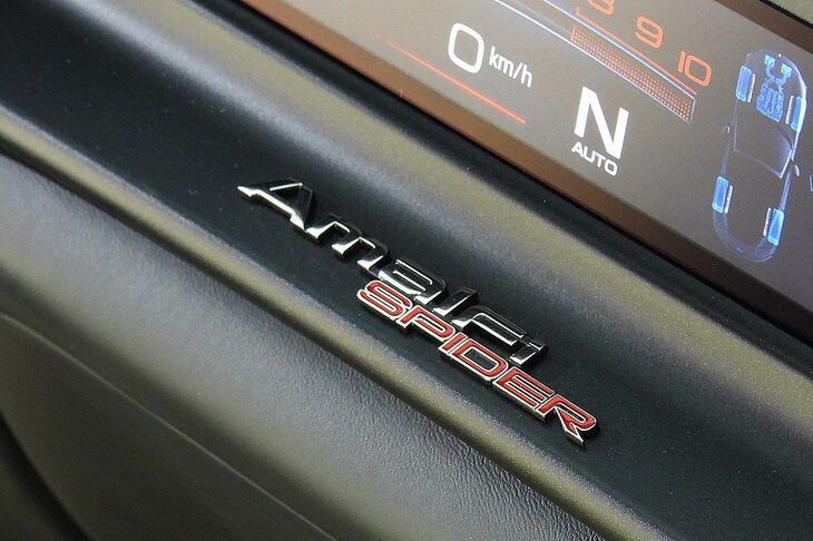 フェラーリ・アマルフィ スパイダー（「Amalfi SPIDER」バッジ）