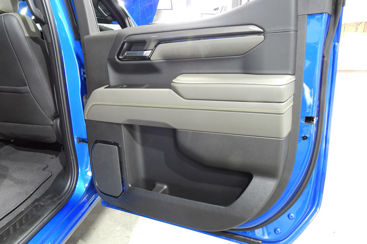 シボレー・シルバラードZR2（リアドアトリム）