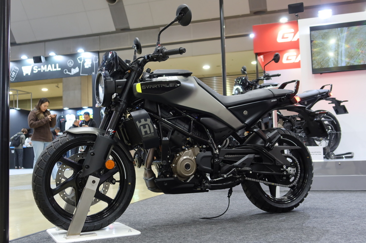 ハスクバーナ・スヴァルトピレン250