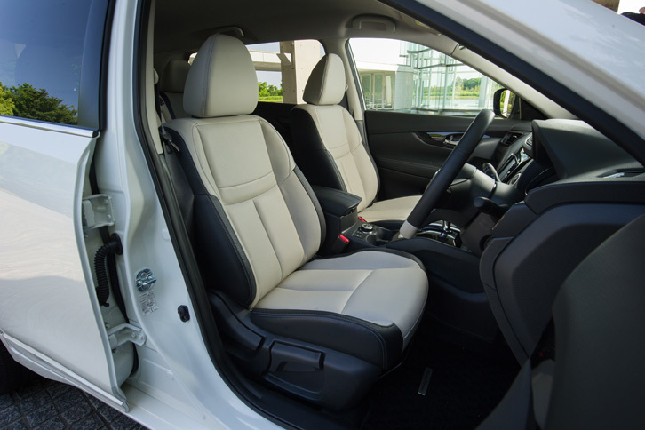 日産エクストレイル モード・プレミア ハイコントラストインテリア（フロントシート）