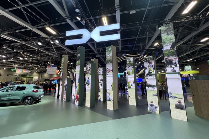 ダチアの展示エリアの様子。