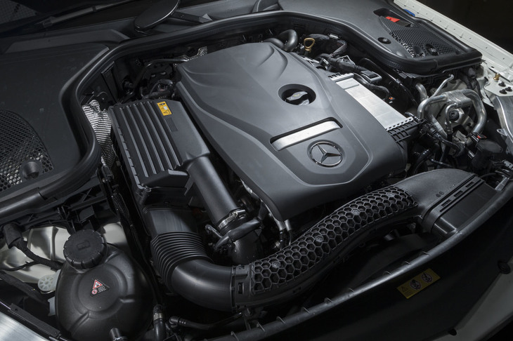 パワーユニットは最高出力184psと最大トルク300Nmを生み出す2リッター直4直噴ターボエンジン。車重1850kgのボディーに対して、過不足のない性能を発揮する。