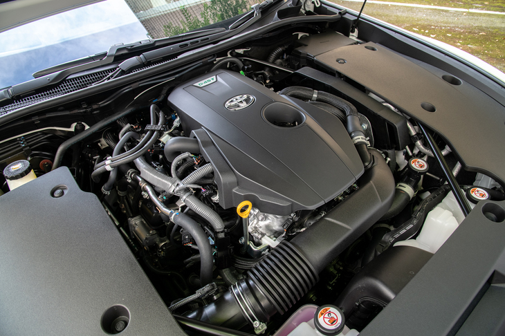 パワーユニットは2.5リッターハイブリッドと3.5リッターハイブリッド、2リッターターボエンジン（写真）の3種類が設定される。