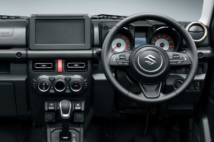 「ジムニー ノマド」のインストゥルメントパネル。