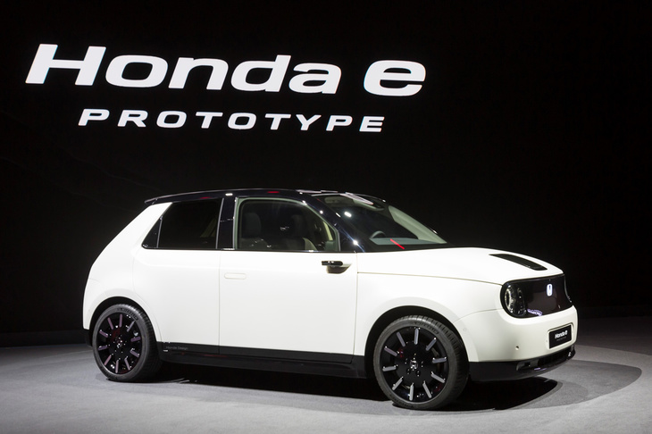 ジュネーブモーターショーで発表された「ホンダe」のプロトタイプ。