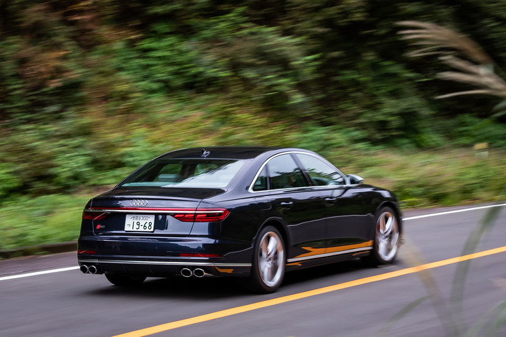 「S8」の燃費値はWLTCモードで7.8km/リッター。今回の試乗では271.9km走行し、満タン法で6.7km/リッターを記録した。