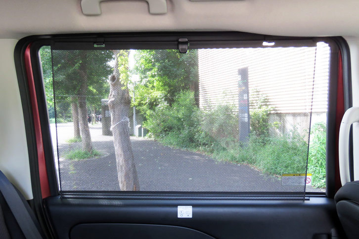 日産セレナ ハイウェイスターG（2列目用サンシェード）